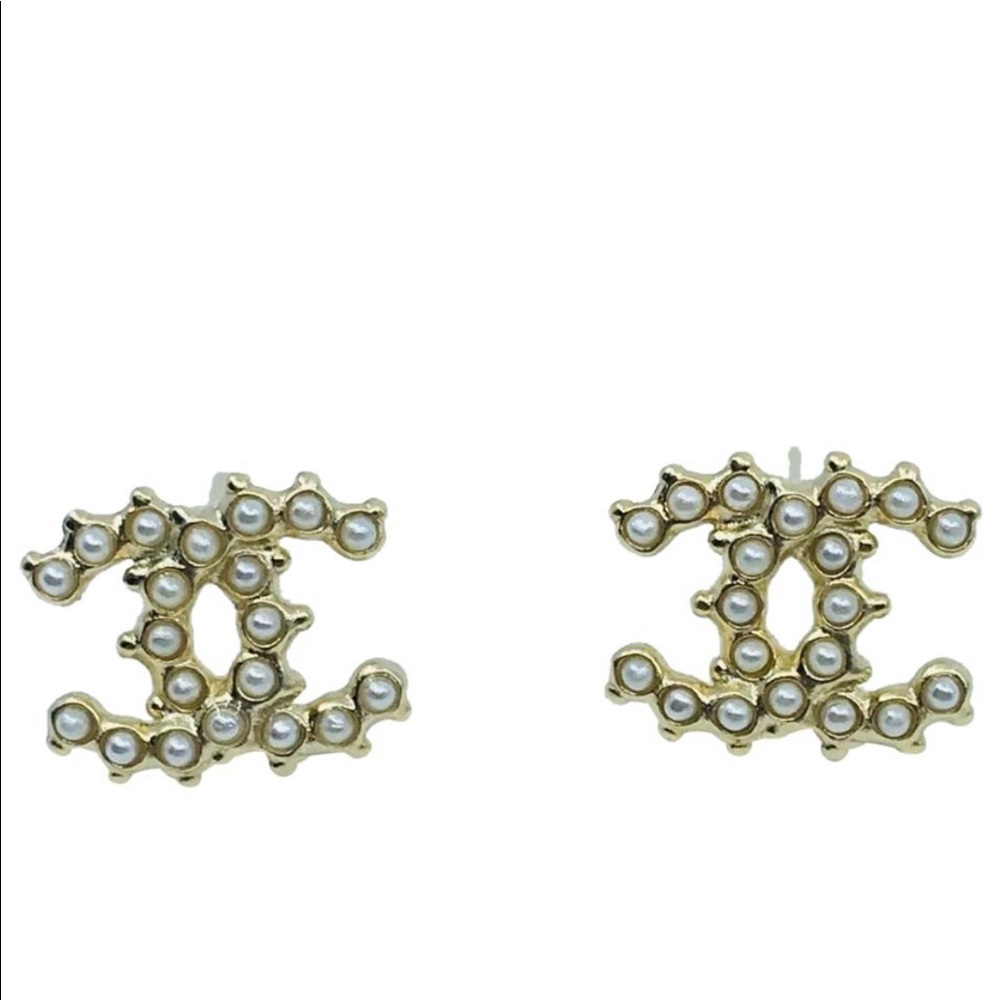 ❌SOLD❌ Chanel CC Logo Pearl Earrings